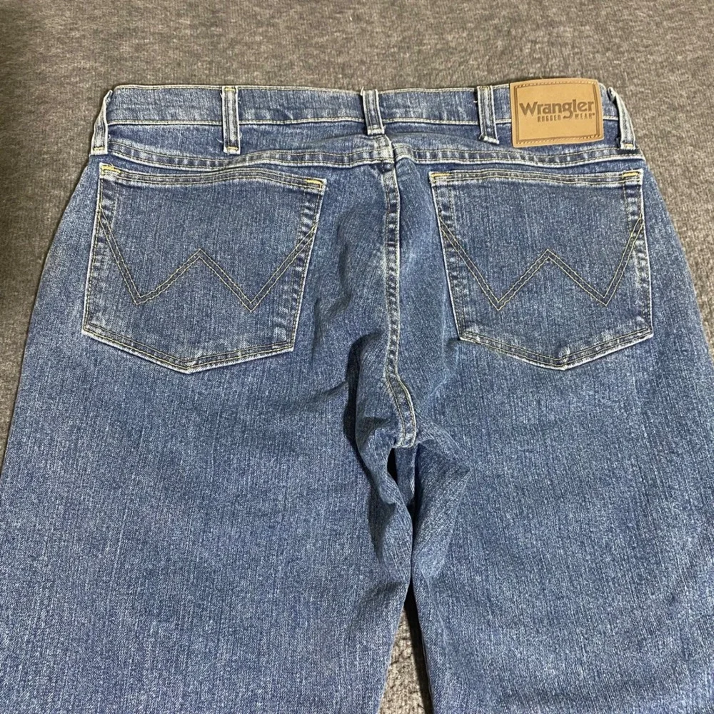 Wrangler Rugged Wear Mens Blue Straight Leg Jeans 34x30 Stretch 31050BI